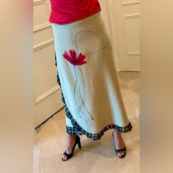 Elegant wraparound Linen Beige Skirt w Black Trim, Handpainted Flower,Size S-M - Picture 3 of 13